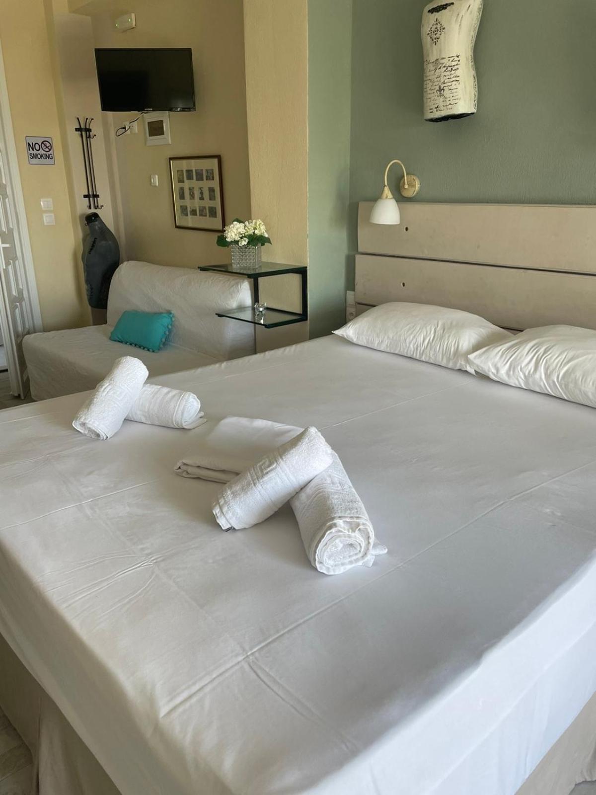 Axion Esti Apartments Skopelos stad Rum bild